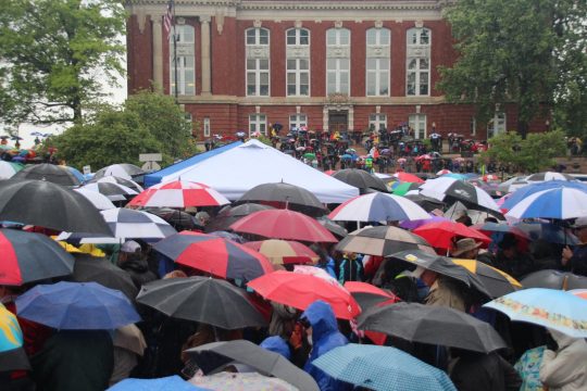A crowd listens to Franklin Graham in the rain May 17, 2016 (Travis Zimpfer/The Missouri Times).