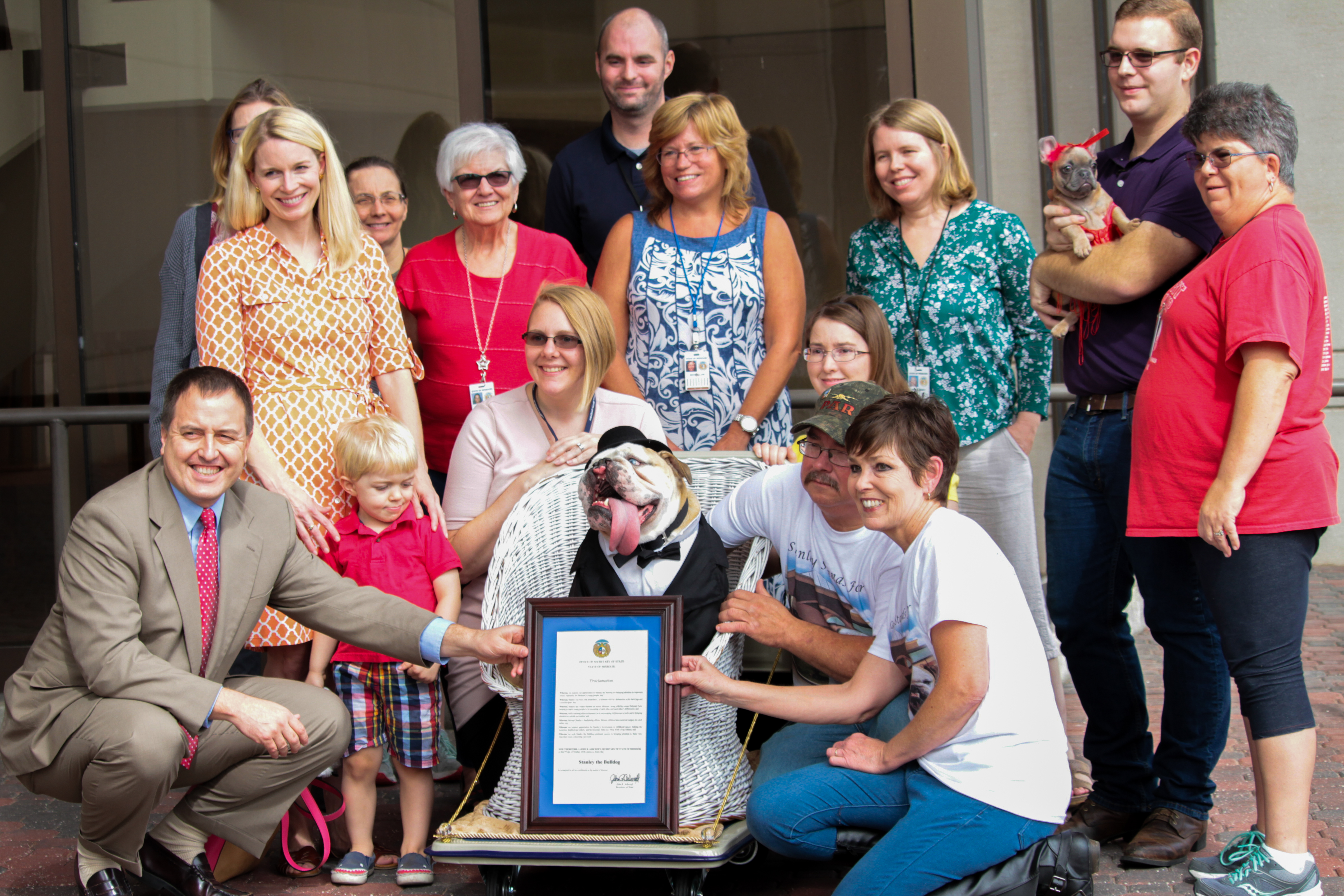 Secretary of State Jay Aschroft presents Stanley the Bulldog with a proclamation (ALISHA SHURR/THE MISSOURI TIMES).