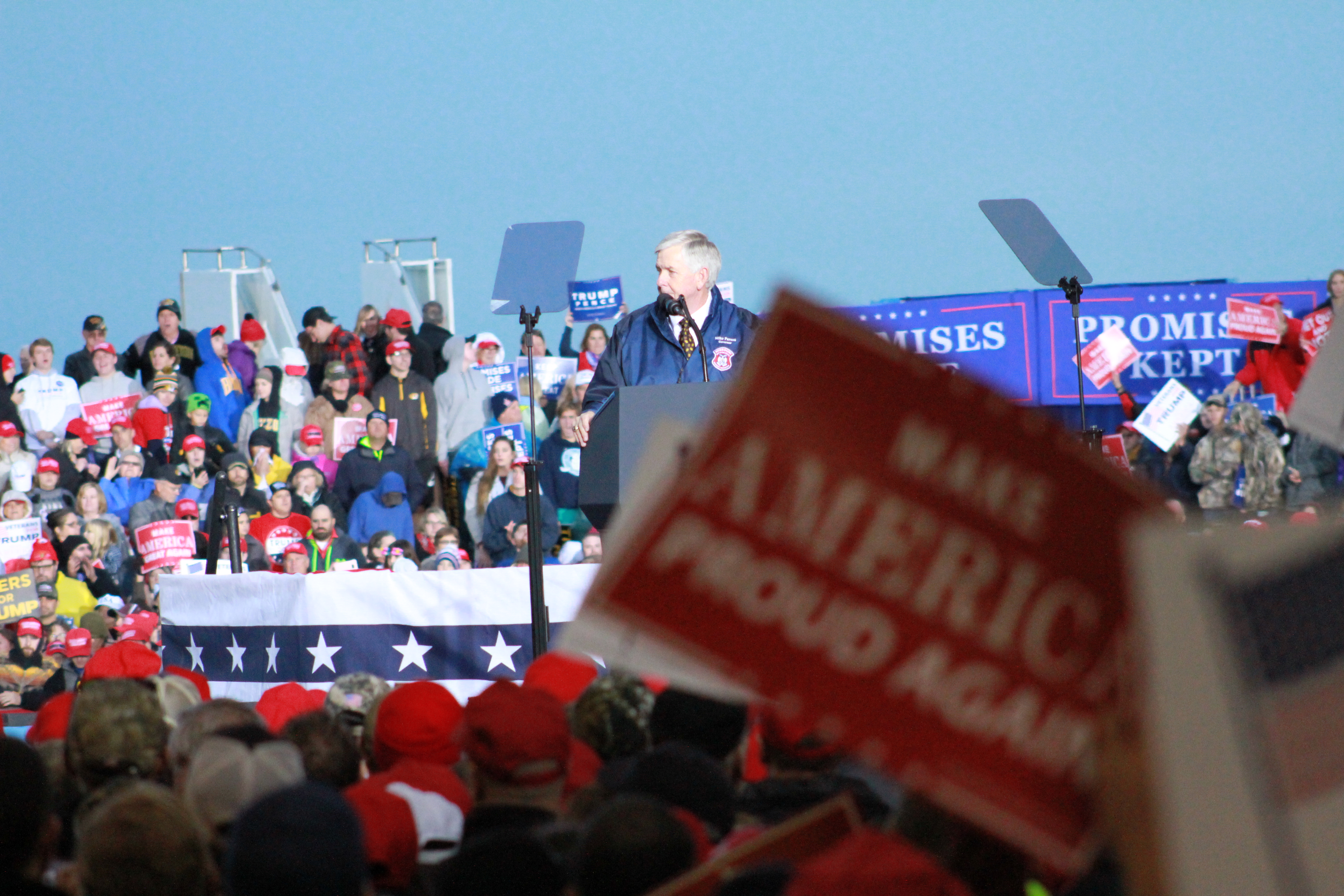 Gov. Mike Parson speaks ahead of President Donal Trump's arrival at a campaign rally (ALISHA SHURR/THE MISSOURI TIMES.)
