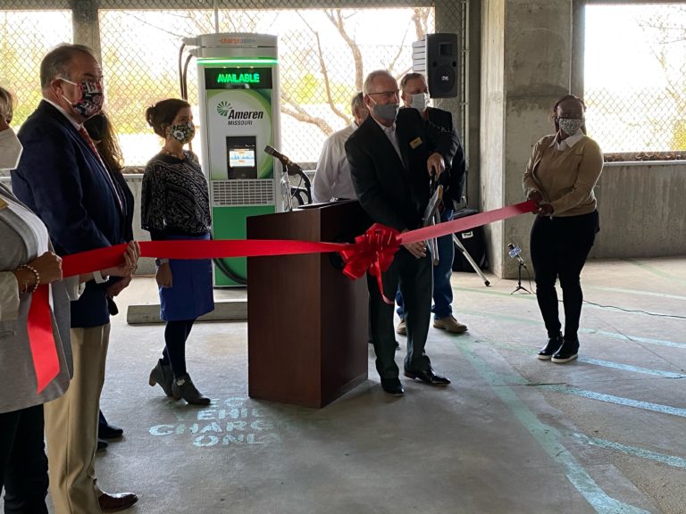 Ameren, Marriott unveil new electric vehicle charging station in