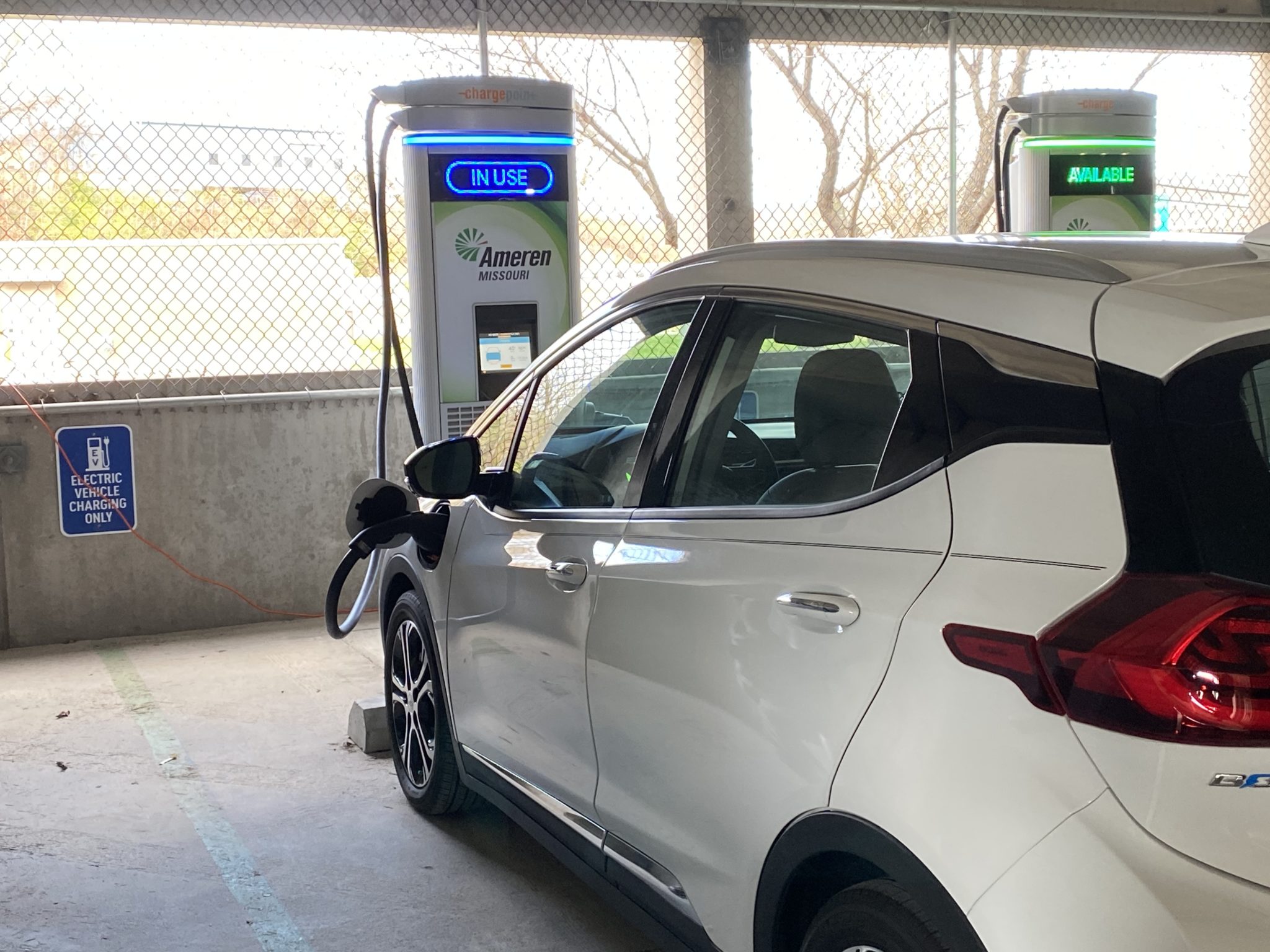 Ameren, Marriott unveil new electric vehicle charging station in