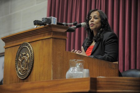 Lynne Jackson speaks in the Missouri House of Representatives